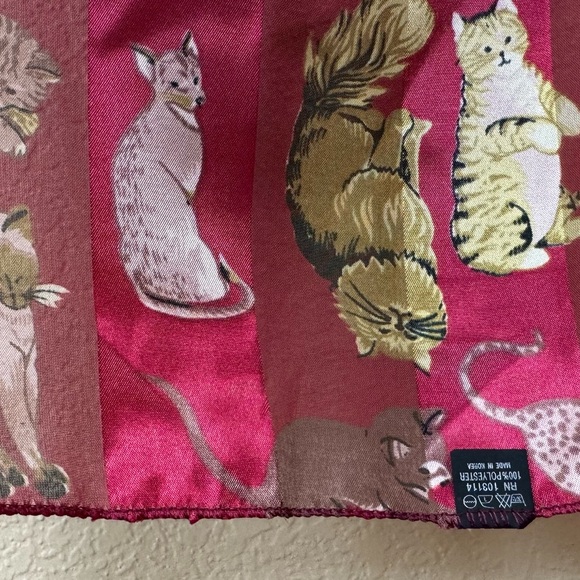Cat Lover Scarf. No brand. Burgandy color with various cats throughout. One size - Picture 8 of 9